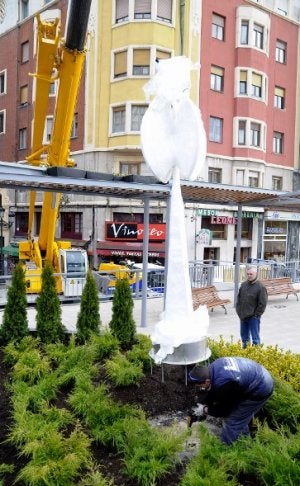 La escultura que se inaugurará hoy. ::
JESÚS DÍAZ