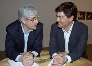 Jesús Marino Pascual y Antonio Fernández Morán, ayer, en Laboral Centro de Arte. ::
LUIS SEVILLA