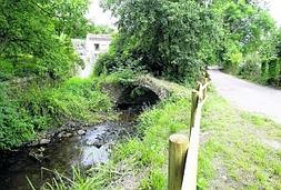 La senda comienza en las inmediaciones de las antiguas escuelas de Molleda. ::                             MARIETA