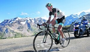 Andy Schleck realizó una demostración al escaparse en la subida al Izoard y realizar en solitario la ascensión al Galibier. ::                             AP