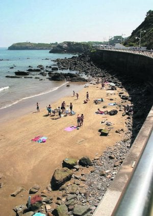 Zona conocida como el pedrero del Conexal, próximo a la playa de Palmera, donde fue localizado el cuerpo del vecino. ::                             P. G.-P.