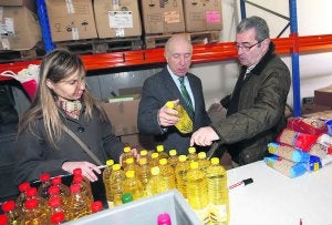 González Zapico visita la nave de la Fundación Banco de Alimentos de Asturias en Lugones. ::
PABLO NOSTI