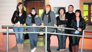 Varios miembros del colectivo vecinal el pasado viernes, tras sus elecciones. ::
JESÚS DÍAZ