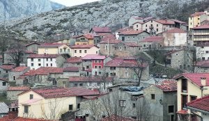 La asociación de vecinos de la localidad de Sotres es una de las que ha trasladado sus demandas a Ramón Celorio para que se las haga llegar al Patronato de los Picos de Europa. ::                             N. A.