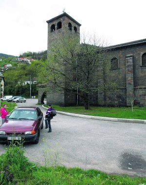 Imagen de la parroquia de San Martín en Turón. ::
J. M. PARDO