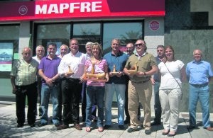 Momento de la presentación del torneo Mapfre en la oficina de la aseguradora en Arriondas. ::
G. F. B.