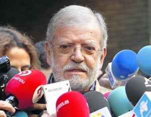 Ibarra rompe con el discurso de su partido y respalda quitar el sueldo a los diputados