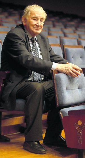 Antonio Gamoneda, octogenario ya ha aceptado el «accidente» de la vida «con sus límites». ::                             MARIO ROJAS