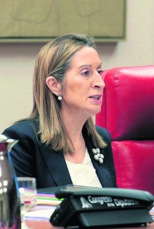 La ministra de Fomento, ayer en el Congreso. ::                             EFE