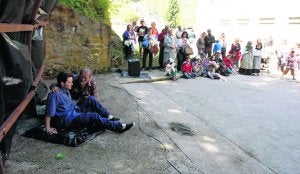 Un momento de la representación del accidente minero en el Mercáu de la Revolución Industrial. ::
PARDO