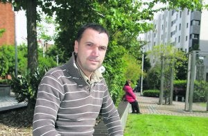 El arqueólogo Juan Muñiz, satisfecho tras las jornadas celebradas este fin de semana. ::
PALOMA UCHA