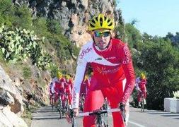Dani Navarro, en un entrenamiento con el Cofidis. ::                             E. C.