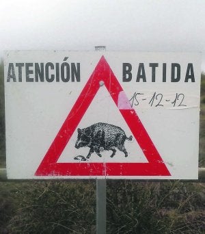 Señalización de una batida en sierra de Gredos. ::
SANTIAGO CANGA