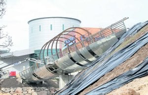 Una imagen de las obras de la pasarela. ::
PIÑA