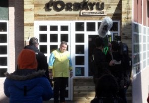Alberto Chicote durante la grabación de 'Pesadilla en la cocina' en L'Orbayu. ::                             SERGIO LÓPEZ