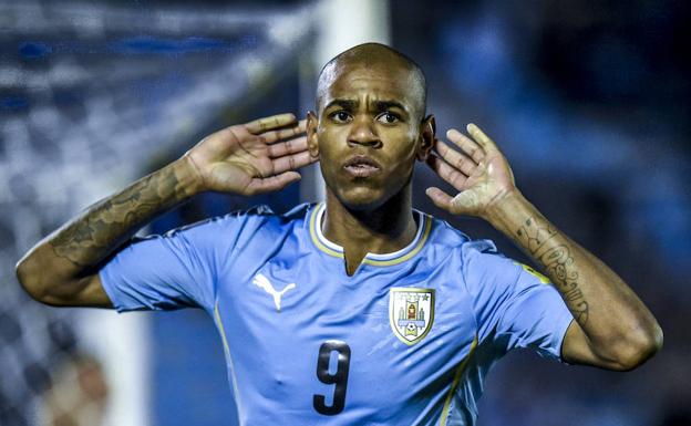 Rolán, con la selección de Uruguay.