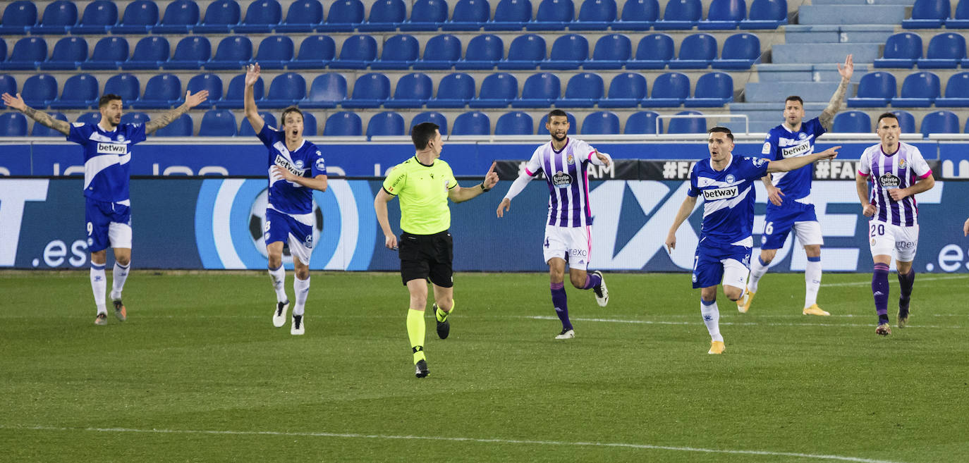 Fotos: Las fotos del Alavés - Valladolid