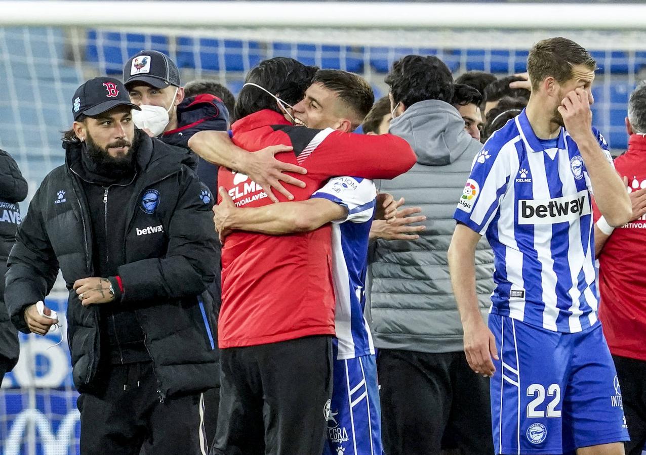 Fotos: La celebración del Alavés tras sellar la salvación