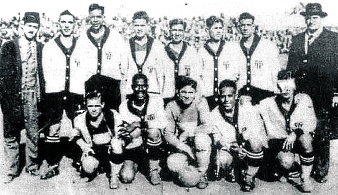 Formación del US Orán de los años 30 al que se enfrentó el Alavés en su gira africana.