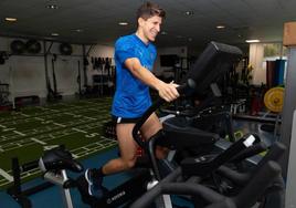 Giuliano sonríe durante una sesión de cardio en Ibaia.