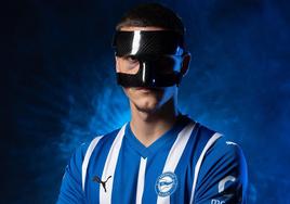 Rafa Marín, con la máscara que lucirá en el partido.