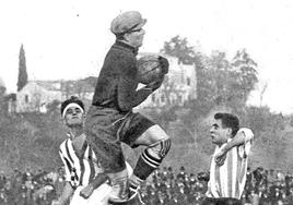 Alavés y Betis jugaron su primer choque en 1928. El torero Ignacio Sánchez Mejía era el presidente bético.