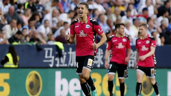Feddal, que vuelve tras su sanción, celebra el tanto que marcó en el choque en Málaga.