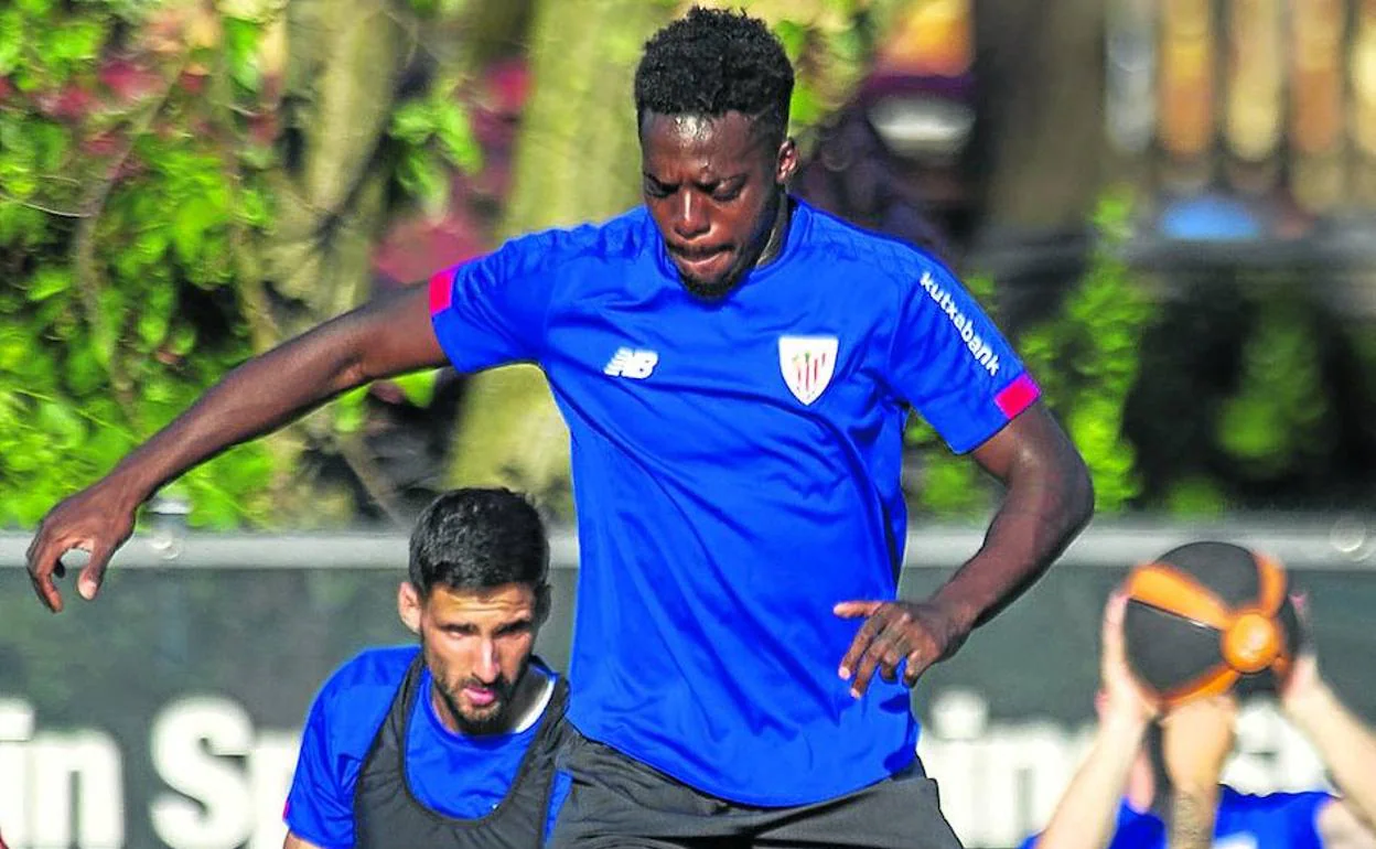 Iñaki Williams, en la sesión de entrenamiento celebrada ayer en Marienfeld.