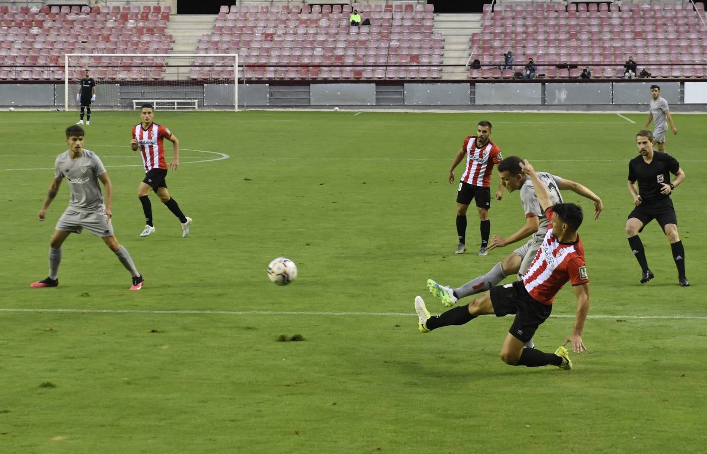 Fotos: Las mejores imágenes del partido entre el Logroñes y el Athletic
