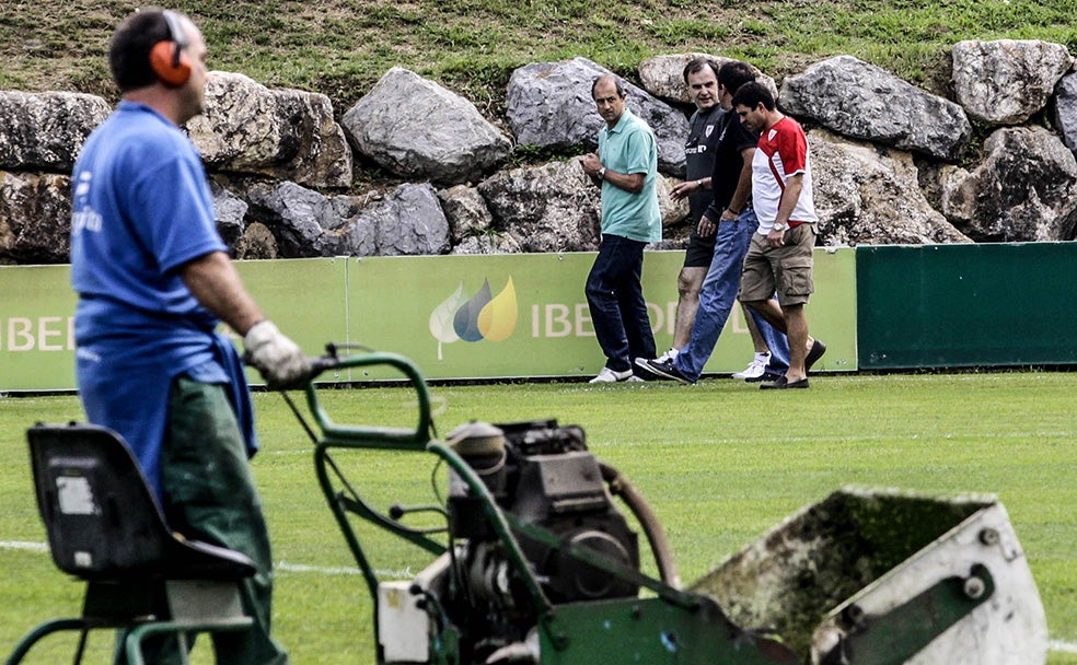 Bilesa inspecciona las obras en Lezama. No quedó nada contento y cargó contra el club.