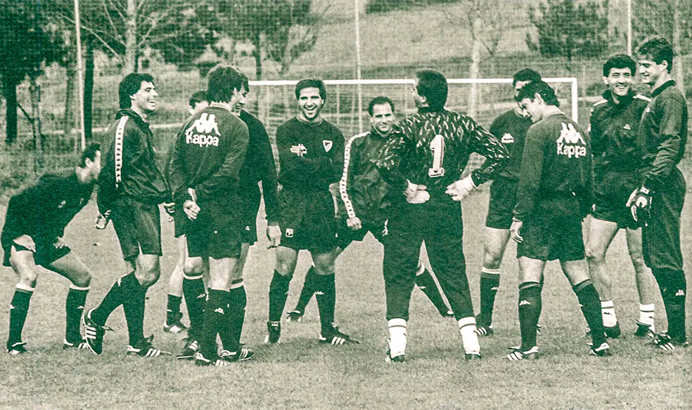 Entrenamiento de los futbolistas rojiblancos en 1990.