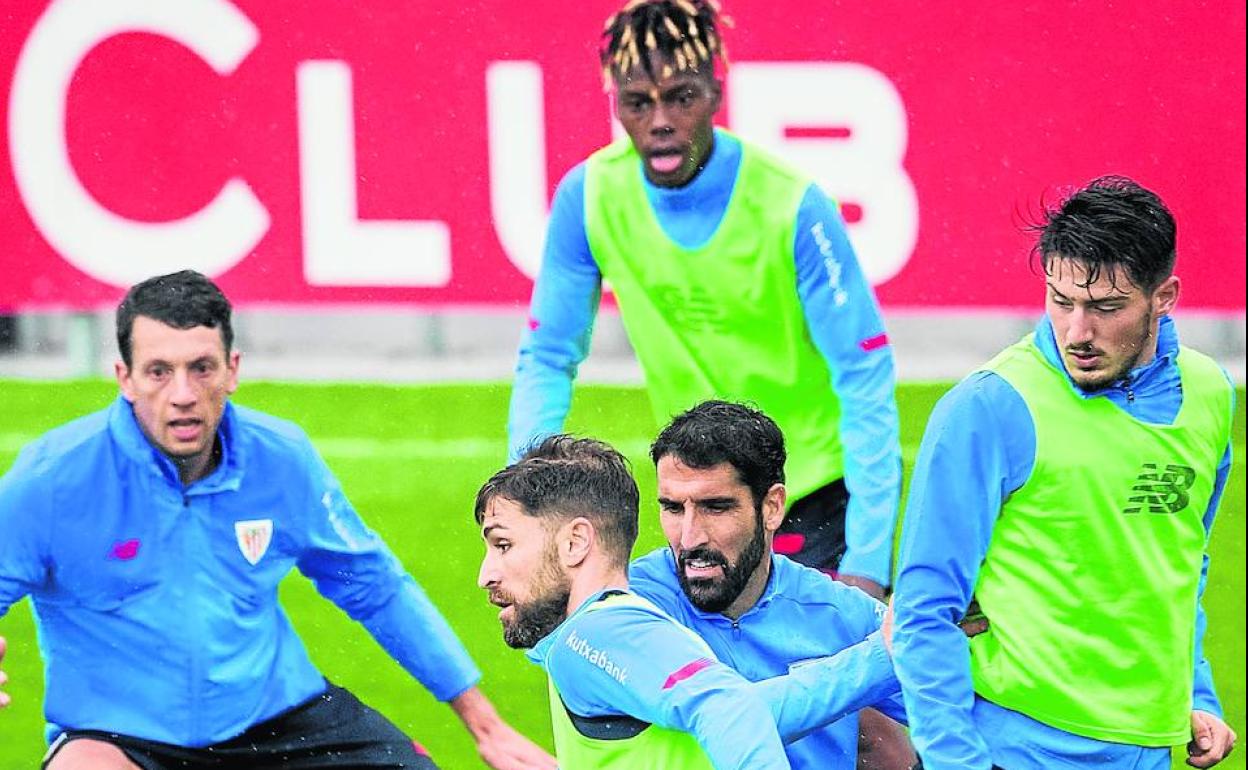 Jugadores del Athletic están listos para medirse a la Real esta noche en San Sebastián, donde no ganan desde marzo de 2017. 