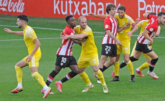 El entrenador del Bilbao Athletic, de la Sota, dice que los jugadores lo están pasando mal