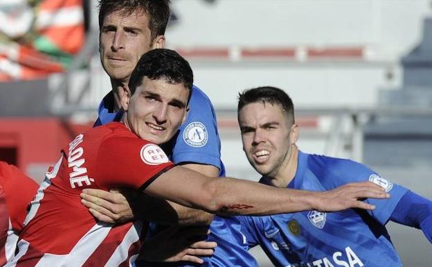 El Bilbao Athletic afronta su remodelación con 16 novedades
