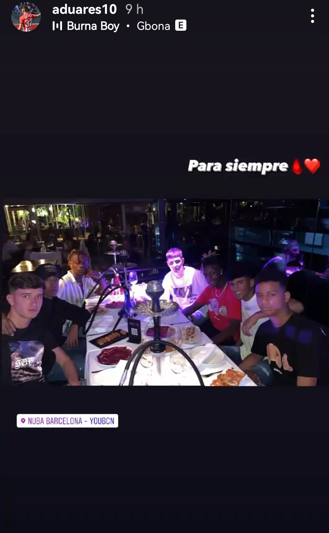 Nico Williams de cena en Barcelona con unos amigos. (19/06)