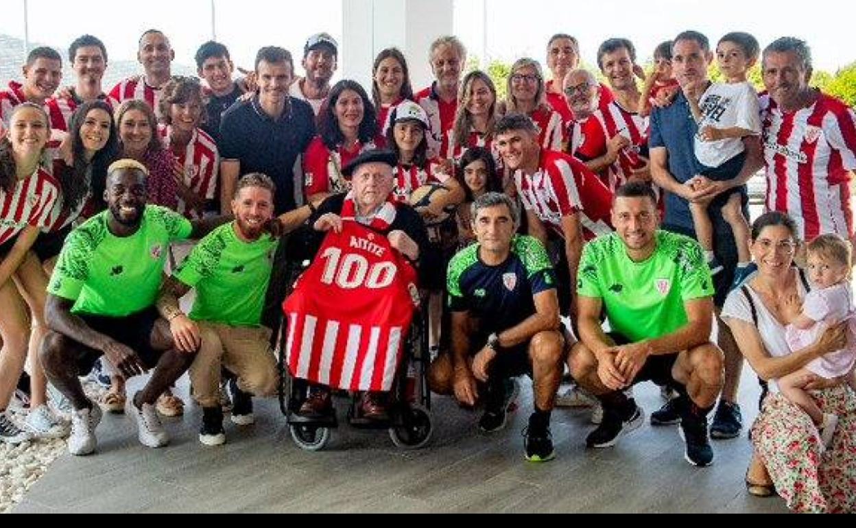 Emotiva sorpresa del Athletic al socio número 3 en su 100 cumpleaños
