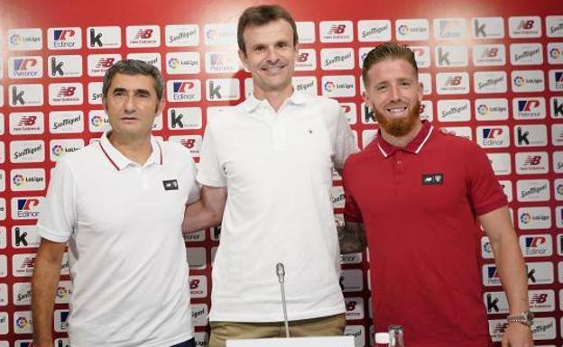 Valverde, Uriarte y Muniain, en la rueda de prensa.