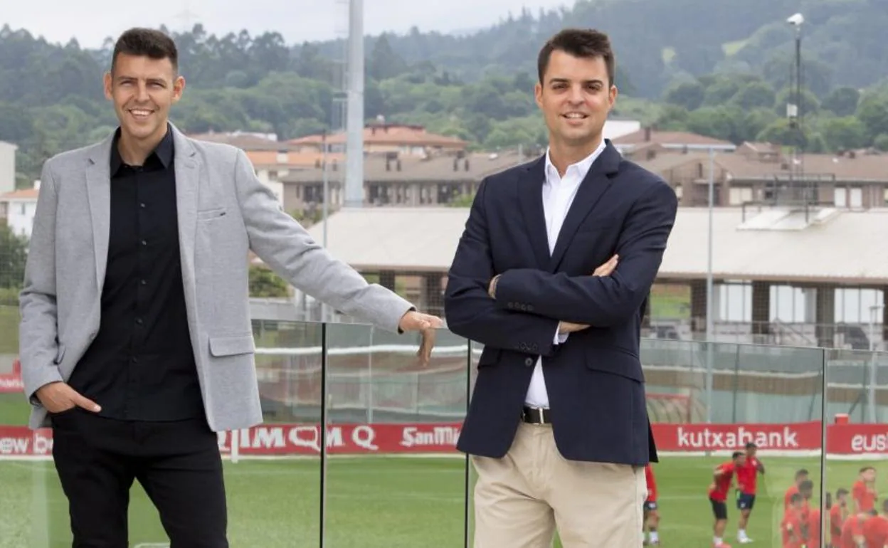 Mikel Gonález, a la derecha, y Sergio Navarro, responsable de la cantera.