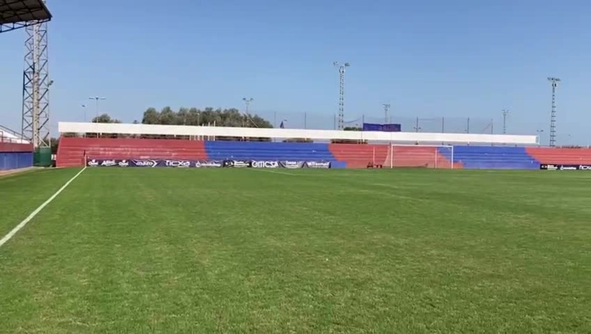 Este es el estadio Luis Suñer Picó del modesto Alzira, donde jugará el Athletic esta noche