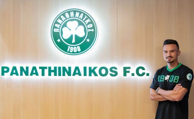 Cristian Ganea en su presentación con el Panathinaikos.