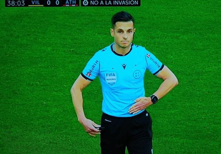 Repite en el Athletic-Villarreal Del Cerro, el árbitro que no vio un penalti la temporada pasada en el mismo campo