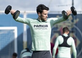 Alfonso Pedraza se ejercita con el Villarreal en la Ciudad Deportiva.