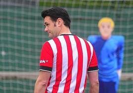 Iñaki López, en un evento con la camiseta del Athletic.