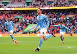 Laporte celebra un gol con el City al Tottenham en abril de 2021 en la Cartabao Cup.