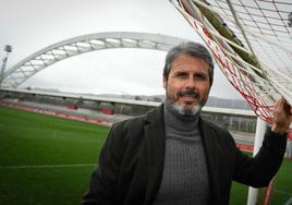 Rafa Alkorta posa en Lezama cuando era director deportivo.