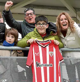 Un saludo, una foto con tus ídolos... esto es sentimiento Athletic