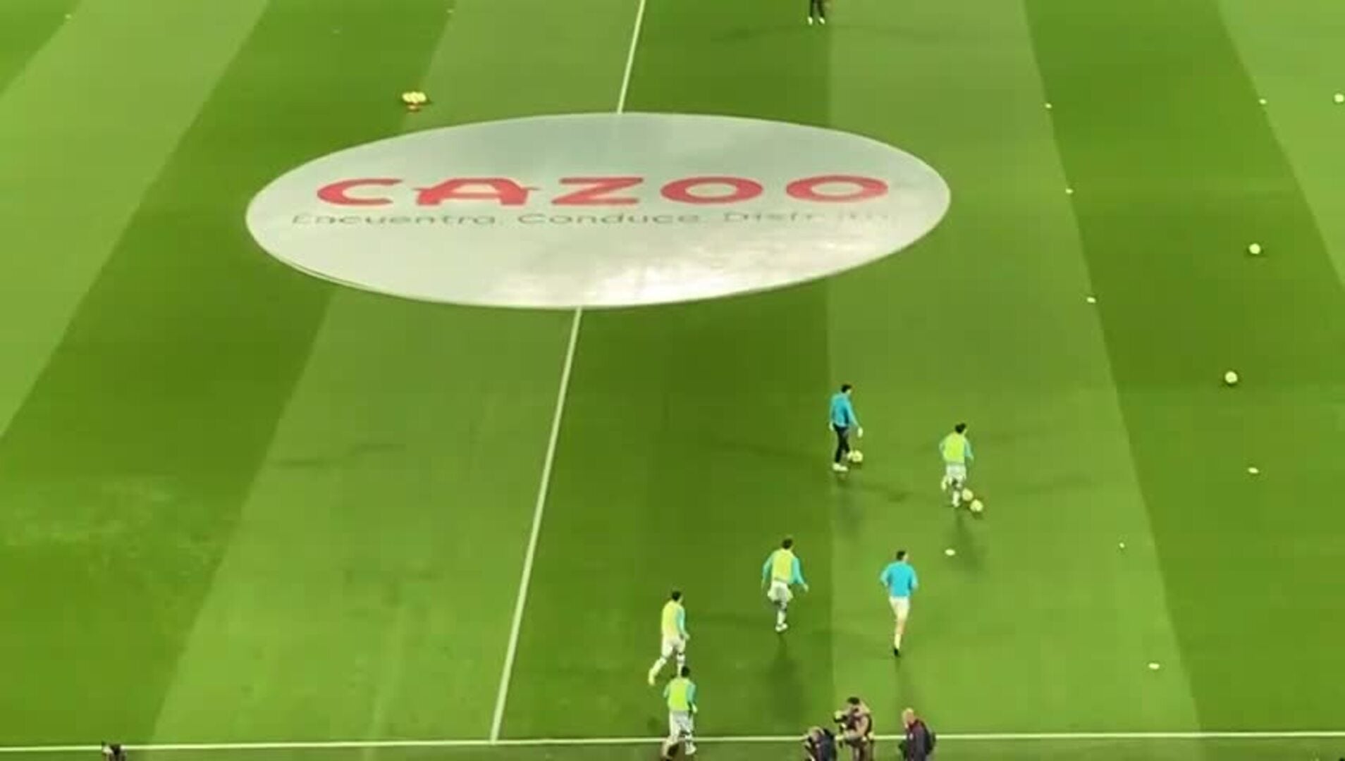 Athletic y Real calientan en el césped