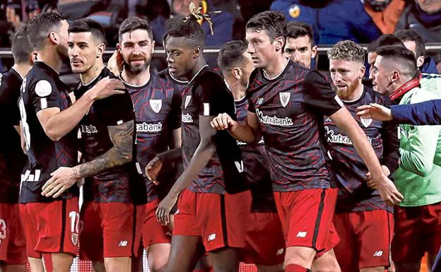 El Athletic no encuentra rival en Mestalla 