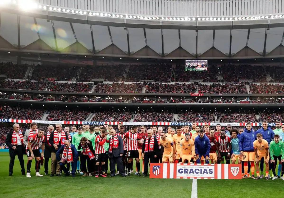 Los madrileños homenajearon al Athletic en el último partido disputado en el Metropolitano, la pasada temporada.