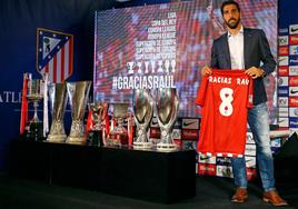 Del Atlético a Osasuna, pasando por Iniesta: las reacciones al adiós de Raúl García, una «leyenda rojiblanca»